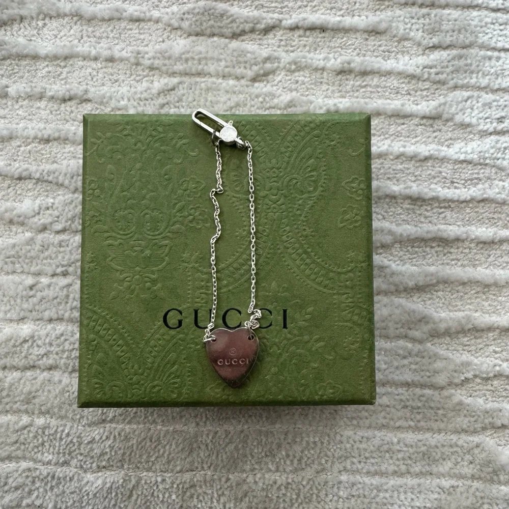 Gucci Silver Heart Charm Bracelet - Picture 2 of 4